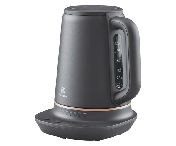 Электрочайник Electrolux черный 1,7 л фото