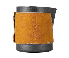 Питчер MHW-3BOMBER Black в кожаном чехле без ручки 400 мл