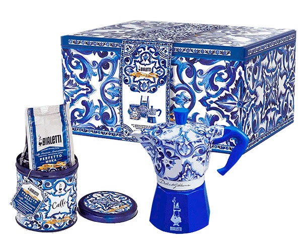 Набор Гейзерная кофеварка Bialetti х Dolce Gabbana Blu Mediterraneo Moka Express на 3 чашки 130 мл + Кофе Perfetto Moka Autentico молотый 200 г