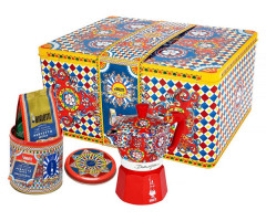 Набор Гейзерная кофеварка Bialetti х Dolce & Gabbana Moka Express на 3 чашки 130 мл + кофе Perfetto Moka 200 г Набор Гейзерная кофеварка Bialetti х Dolce & Gabbana Moka Express на 3 чашки 130 мл + кофе Perfetto Moka 200 г